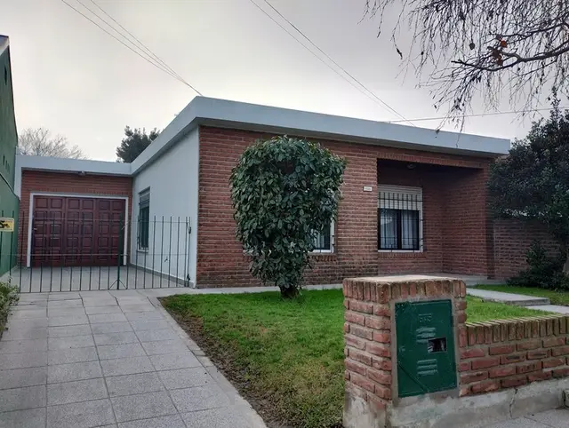 Casa de 3 ambientes en venta en BOSQUE GRANDE