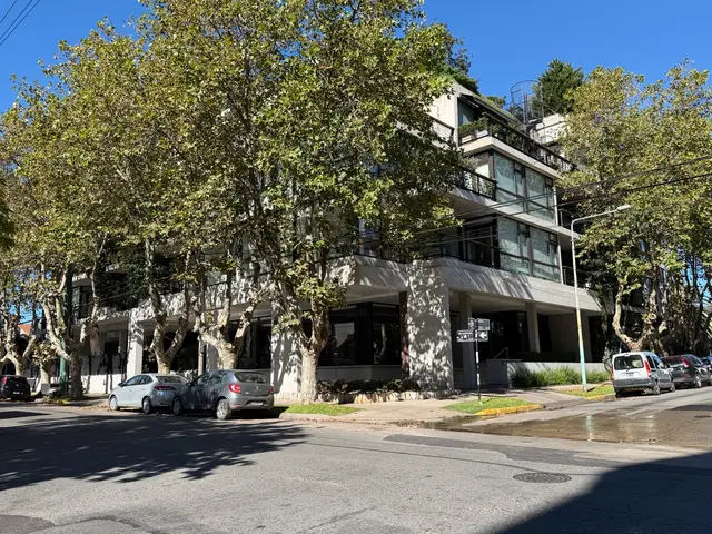 Departamento de 3 ambientes en venta en LOS TRONCOS