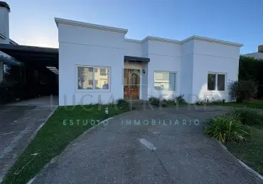 Casa de 5 ambientes en alquiler en SANTA ROSA DEL MAR DE PERALTA RAMOS