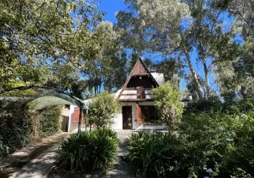 Casa de 5 ambientes en venta en BOSQUE PERALTA RAMOS
