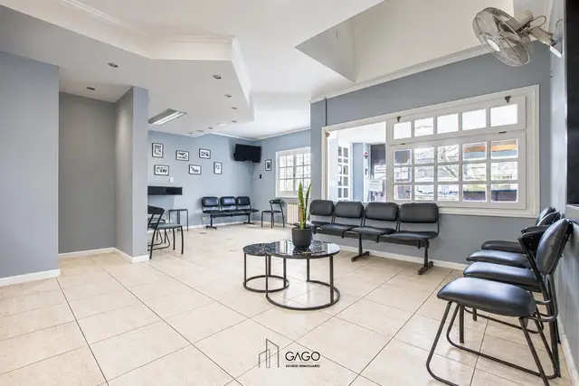 Local de 8 ambientes en venta en PARQUE MONTEMAR-EL GROSELLAR