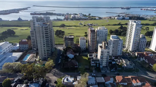 Departamento de 3 ambientes en venta en Playa Grande