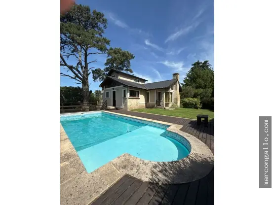 Casa de 4 ambientes en venta en SIERRA DE LOS PADRES