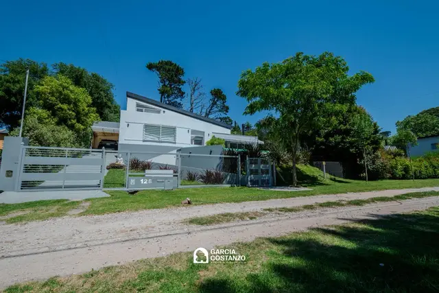 Casa de 3 ambientes en venta en LA PERLA