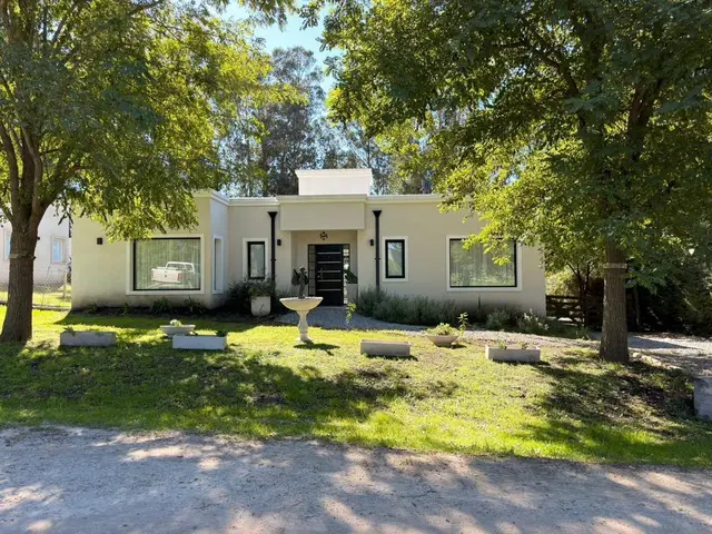 Casa de 3 ambientes en venta en GENERAL ROCA