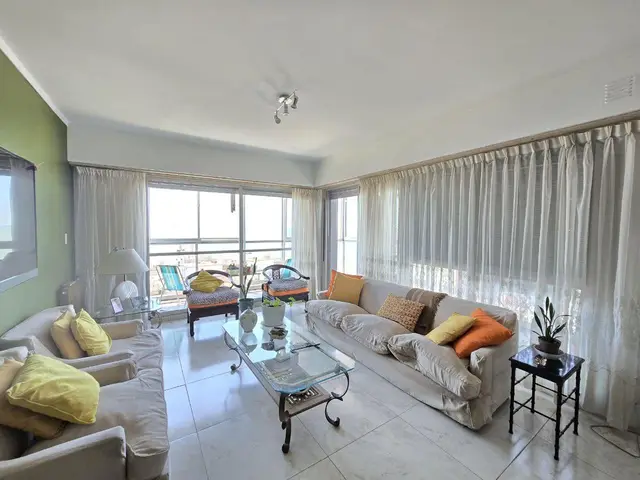 Departamento de 4 ambientes en venta en LA PERLA