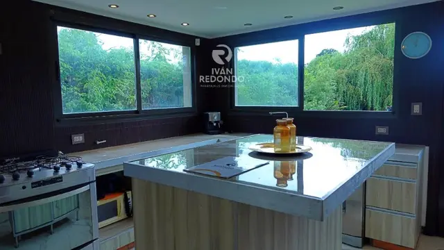 Casa de 6 ambientes en venta en LOS ACANTILADOS
