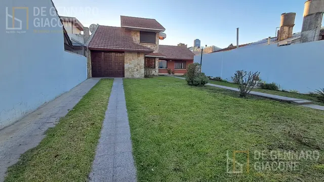 Casa de 3 ambientes en venta en SANTA MONICA