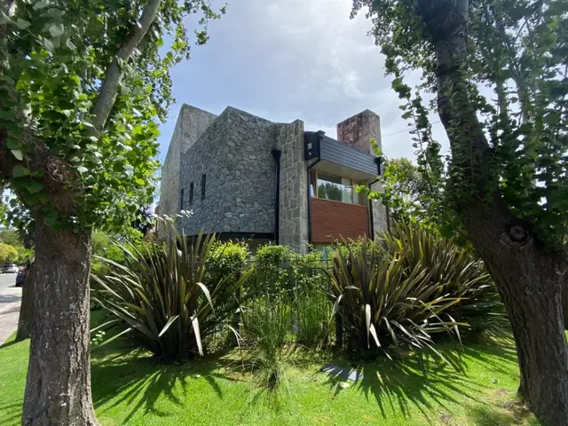 Casa de 5 ambientes en venta en DIVINO ROSTRO