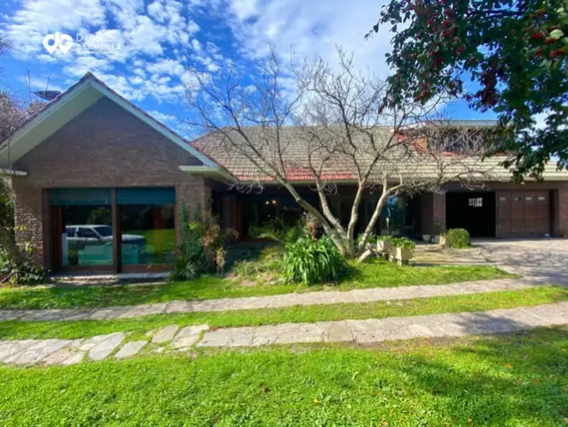 Casa de 6 ambientes en alquiler en LIBERTAD