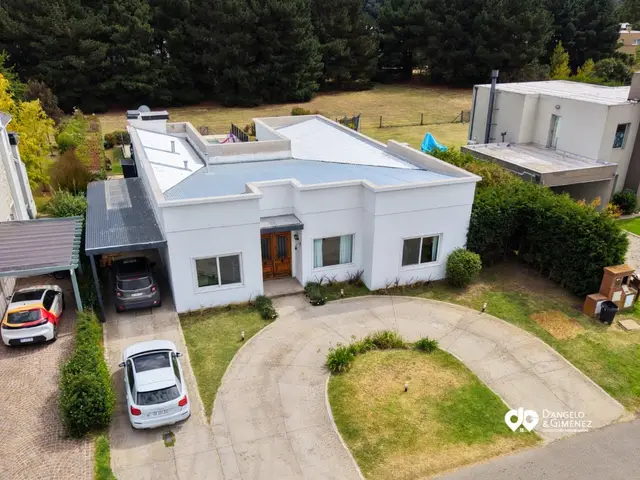 Casa de 5 ambientes en venta en NEWBERY JORGE