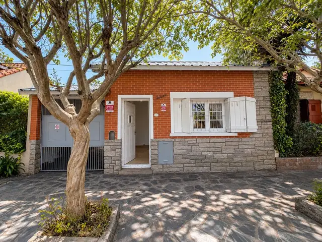 Casa de 3 ambientes en venta en Los Troncos
