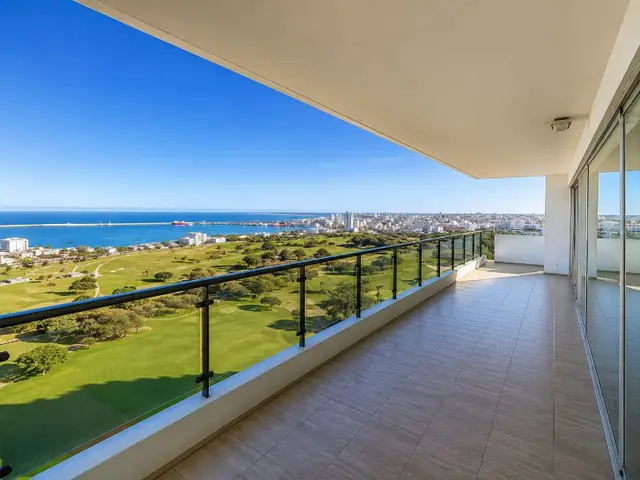 Departamento de 4 ambientes en venta en Playa Grande