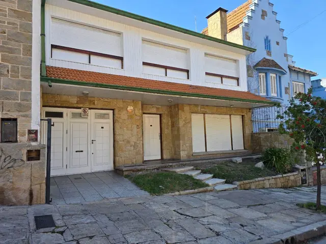Casa de 3 ambientes en venta en LA PERLA