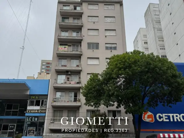 Departamento de 4 ambientes en venta en Área Centro