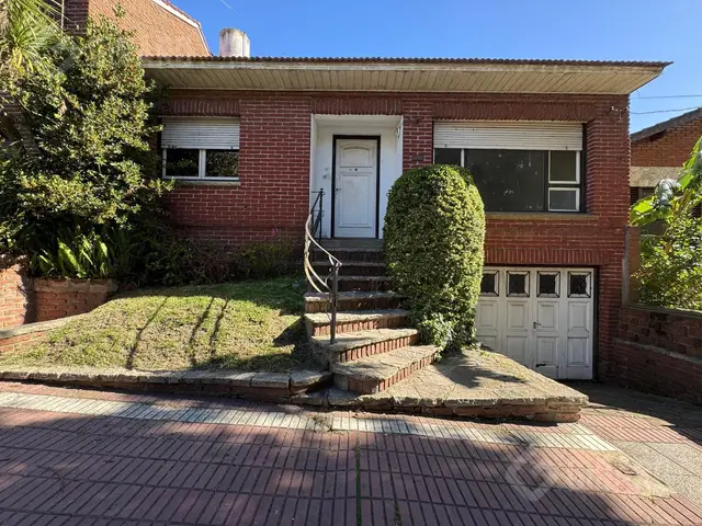 Casa de 4 ambientes en venta en PRIMERA JUNTA