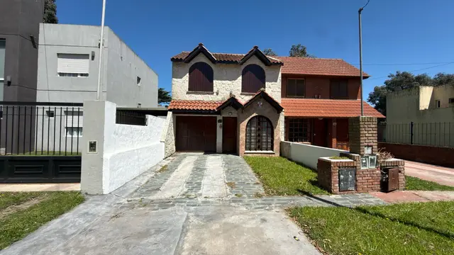Casa de 4 ambientes en alquiler en LOS PINARES