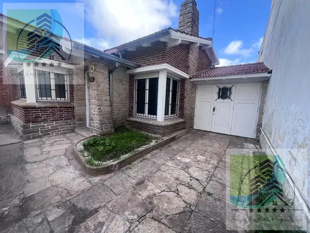 Casa de 3 ambientes en venta en La Perla