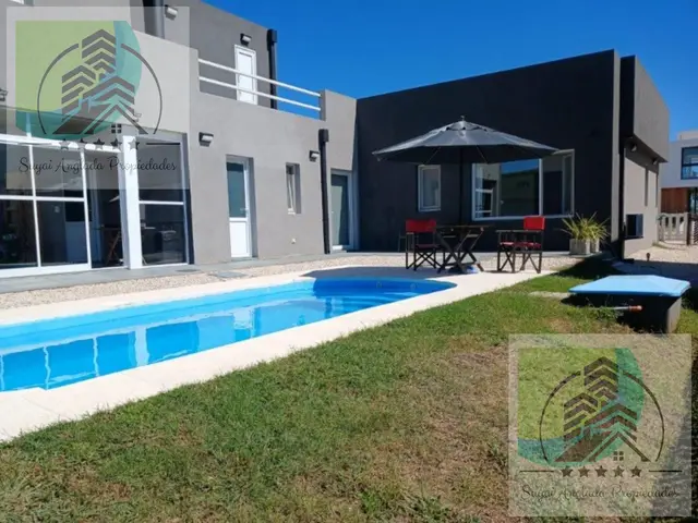 Casa de 4 ambientes en venta en Aeroparque