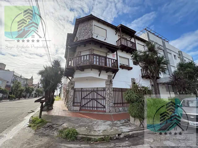 Casa de 8 ambientes en venta en La Perla