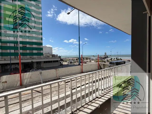 Departamento de 4 ambientes en venta en Área Centro