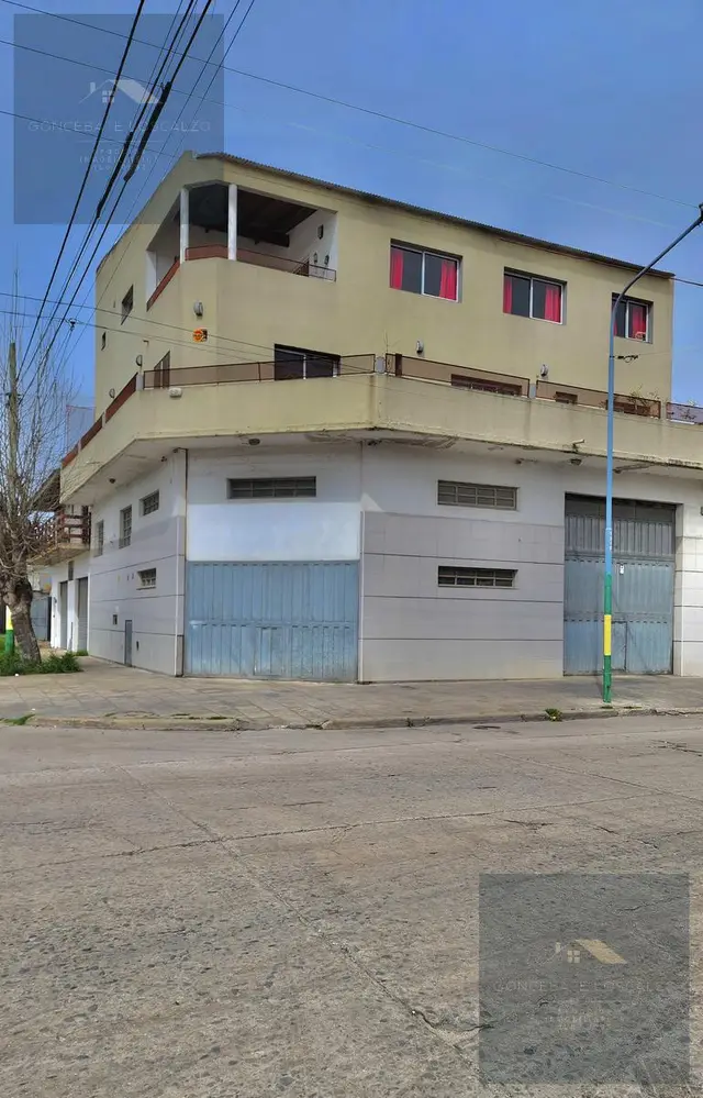 Casa de 3 ambientes en venta en CERRITO Y SAN SALVADOR