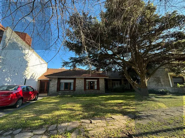 Casa de 4 ambientes en venta en PARQUE LURO