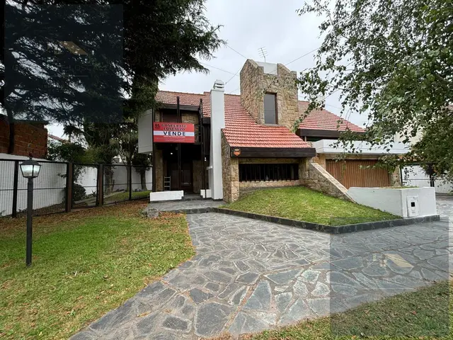 Casa de 4 ambientes en venta en ESTRADA JOSE MANUEL