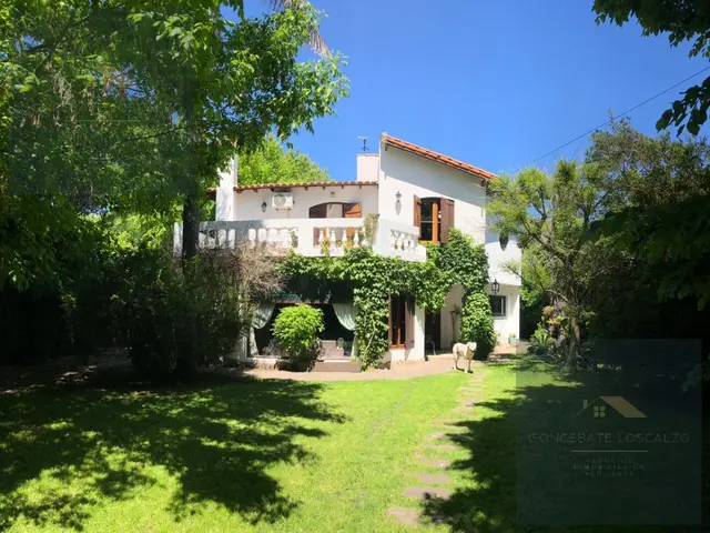 Casa de 3 ambientes en venta en PARQUE MONTEMAR-EL GROSELLAR