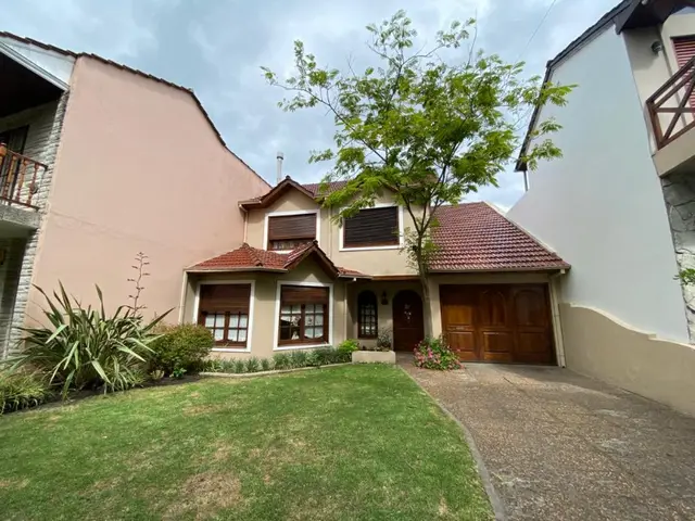 Casa de 5 ambientes en venta en PARQUE LURO