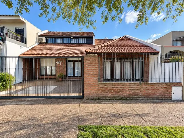 Casa de 6 ambientes en venta en Caisamar