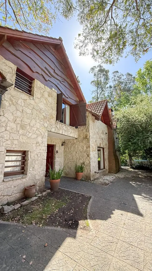 Casa de 6 ambientes en venta en BOSQUE PERALTA RAMOS