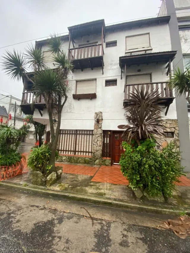 Local de 8 ambientes en venta en La Perla