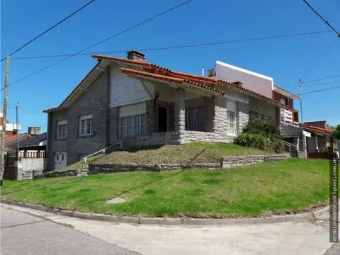 Casa de 4 ambientes en venta en PUNTA MOGOTES