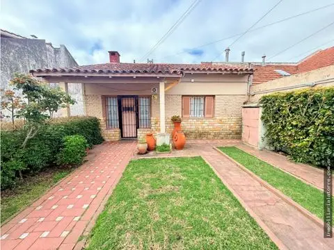 Casa de 3 ambientes en venta en Parque Luro