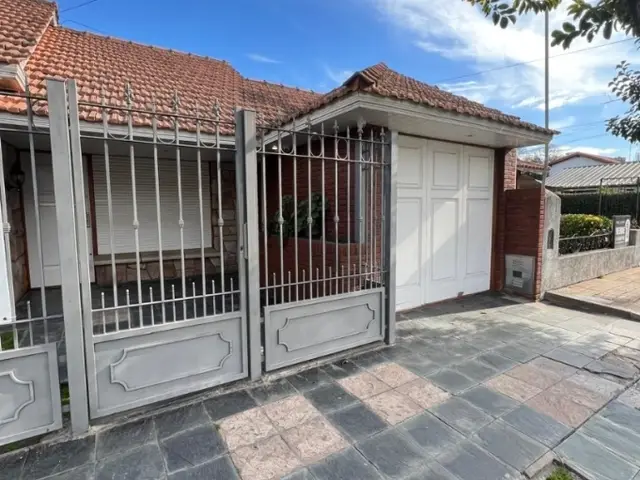 Casa de 3 ambientes en venta en Santa Mónica