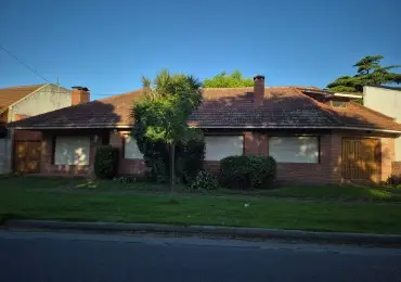 Casa de 4 ambientes en venta en BOSQUE ALEGRE