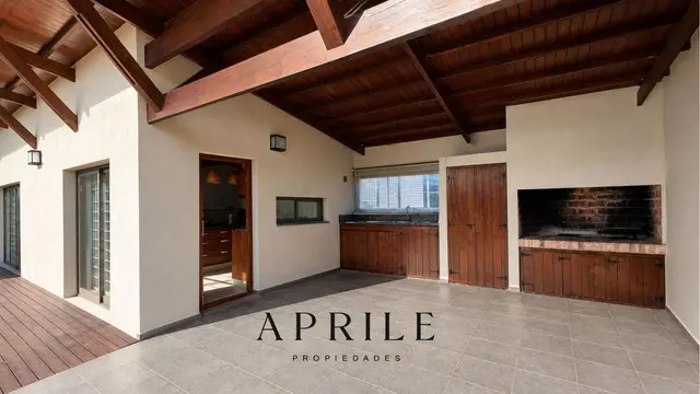 Casa de 4 ambientes en venta en SANTA CELINA
