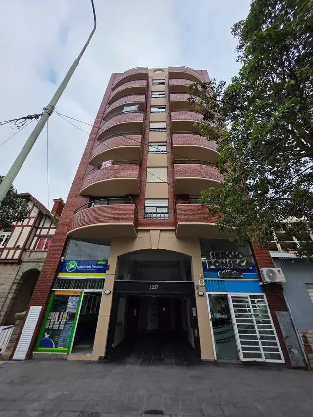 Departamento de 3 ambientes en alquiler en LA PERLA