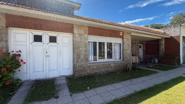 Casa de 3 ambientes en venta en LAS AVENIDAS