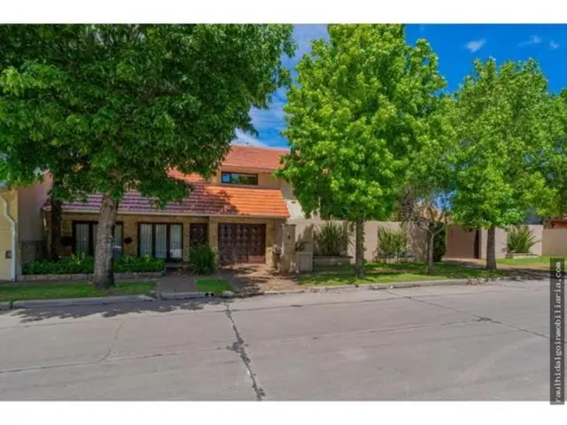 Casa de 5 ambientes en venta en VILLA PRIMERA