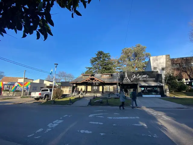 Local de 3 ambientes en venta en LA GLORIA DE LA PEREGRINA