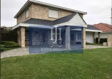 Casa de 5 ambientes en venta en FARO NORTE