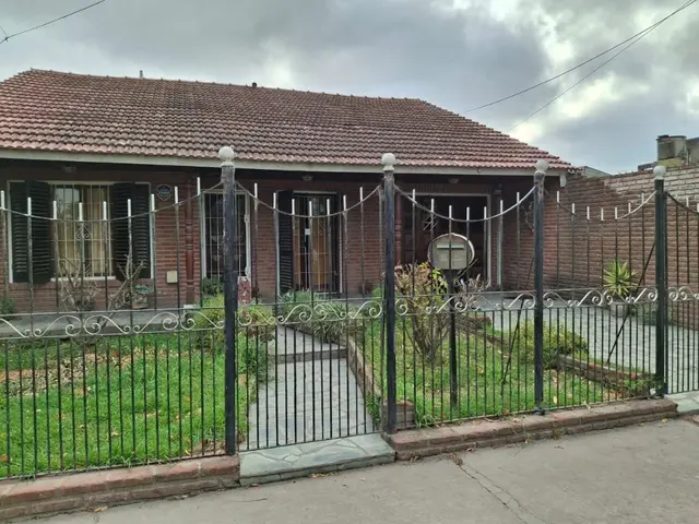 Casa de 3 ambientes en venta en LAS AVENIDAS