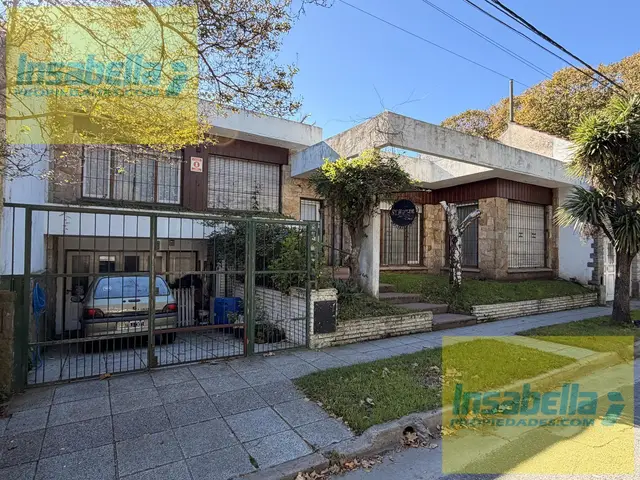 Casa de 4 ambientes en venta en VIRGEN DE LUJAN