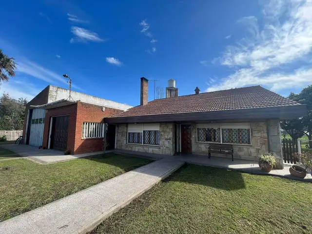 Casa de 4 ambientes en venta en LA GLORIA DE LA PEREGRINA