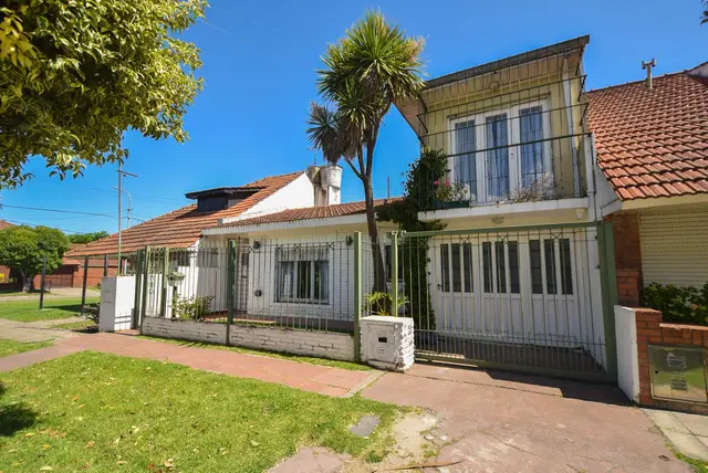 Casa de 3 ambientes en venta en SAN CAYETANO