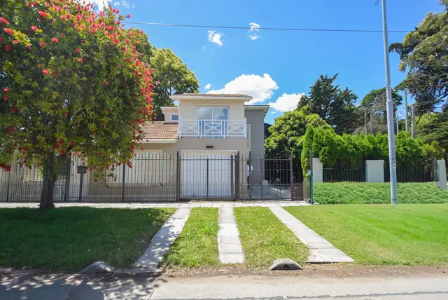 Casa de 3 ambientes en venta en ESTRADA JOSE MANUEL