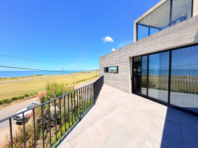 Casa de 2 ambientes en venta en LOS ACANTILADOS