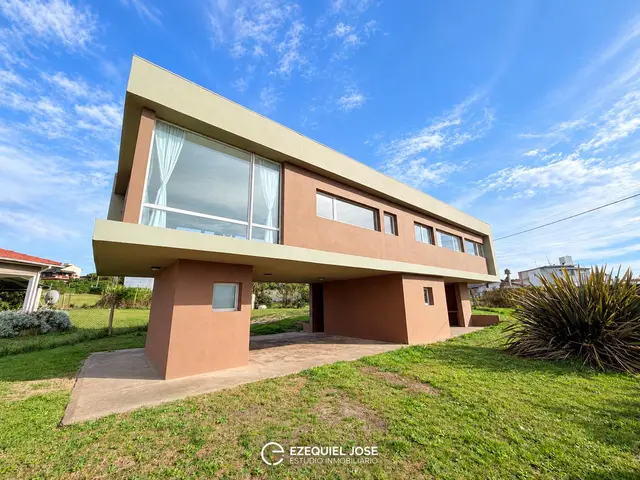 Casa de 2 ambientes en venta en Los Acantilados
